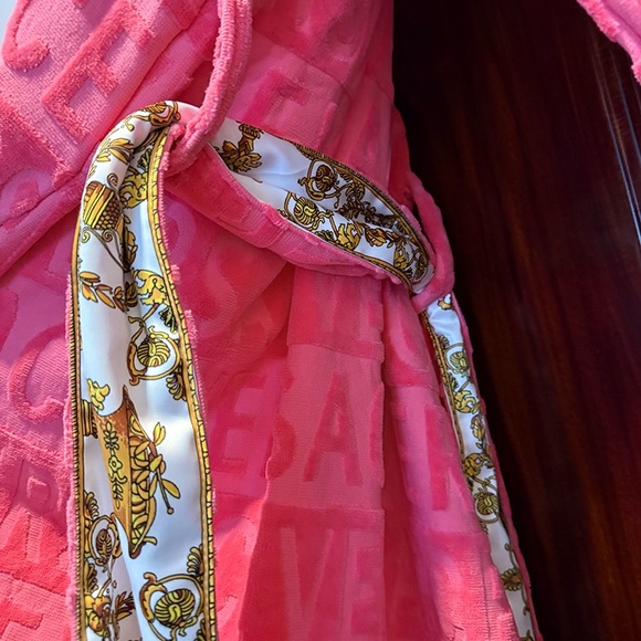 Versace Pink Terrycloth Bathrobe - Picture 6 of 9